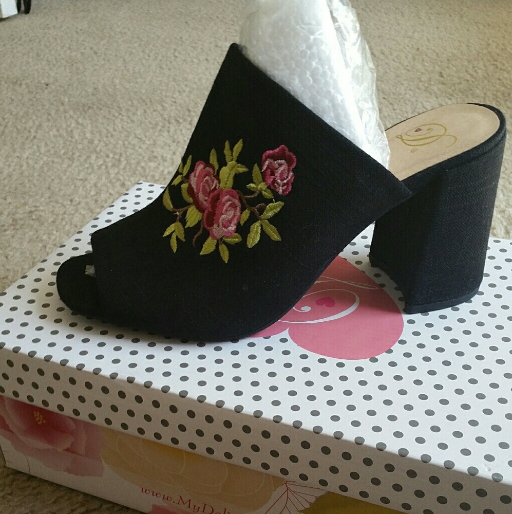 Embroidered Black Mule Shoe*SEE MATCHING TUNIC TOP